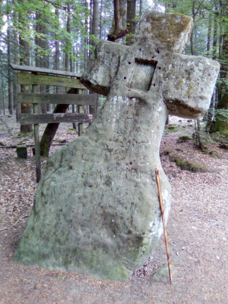 Frabillenkreuz Menhir aus der Jungsteinzeit